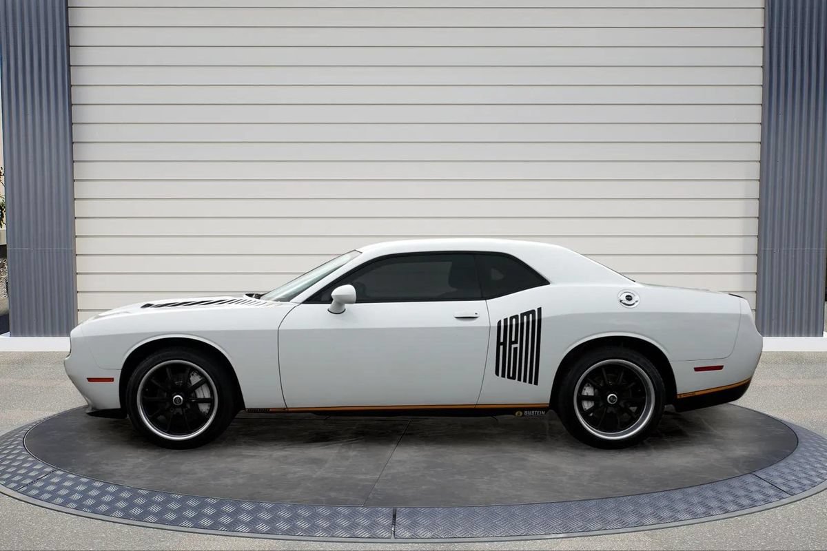 Used 2019 Dodge Challenger SXT RWD image 4