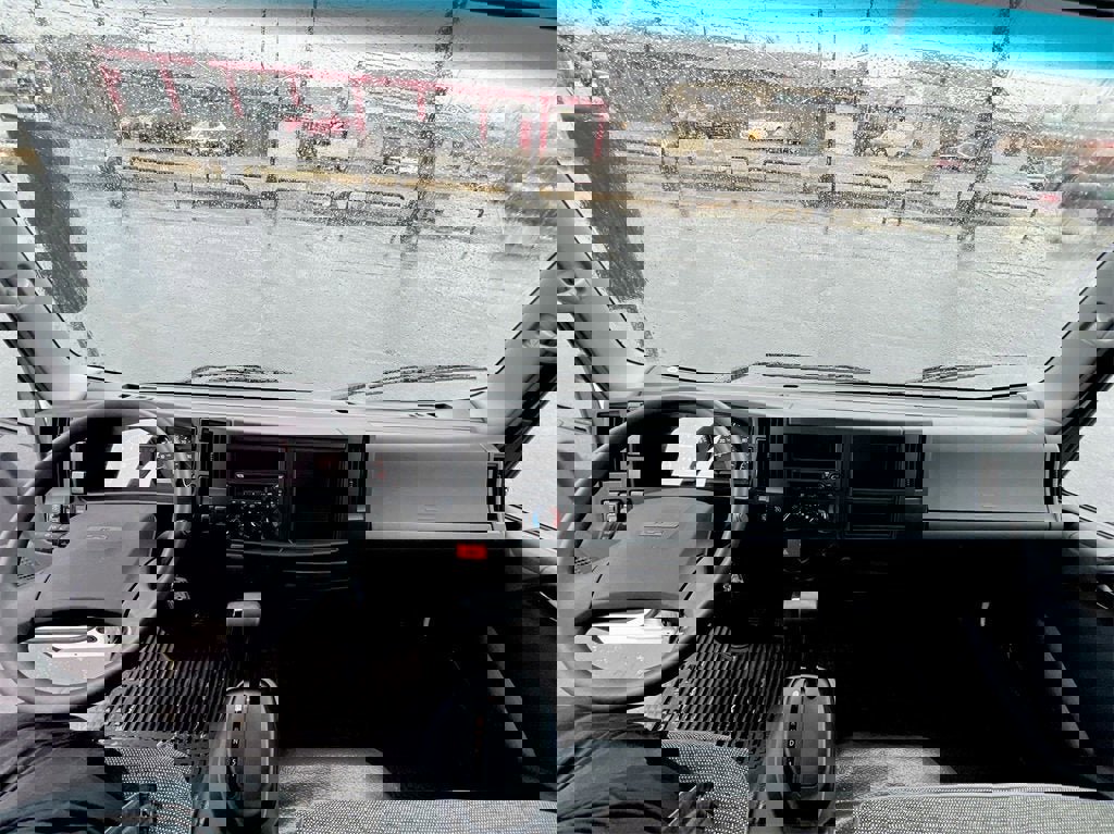 New 2025 Chevrolet Low Cab Forward image 9