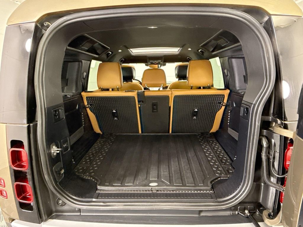 Certified 2024 Land Rover Defender 110 SE image 27