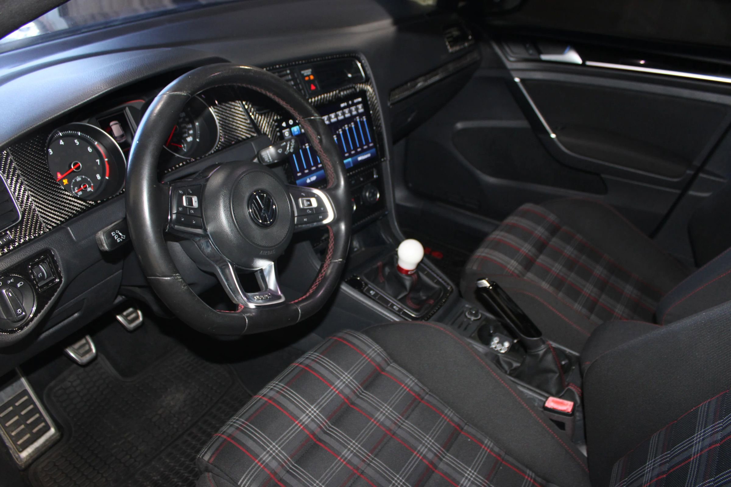 Used 2017 Volkswagen GTI S image 7