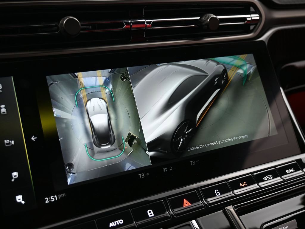 Used 2025 Aston Martin V8 Vantage Coupe image 32