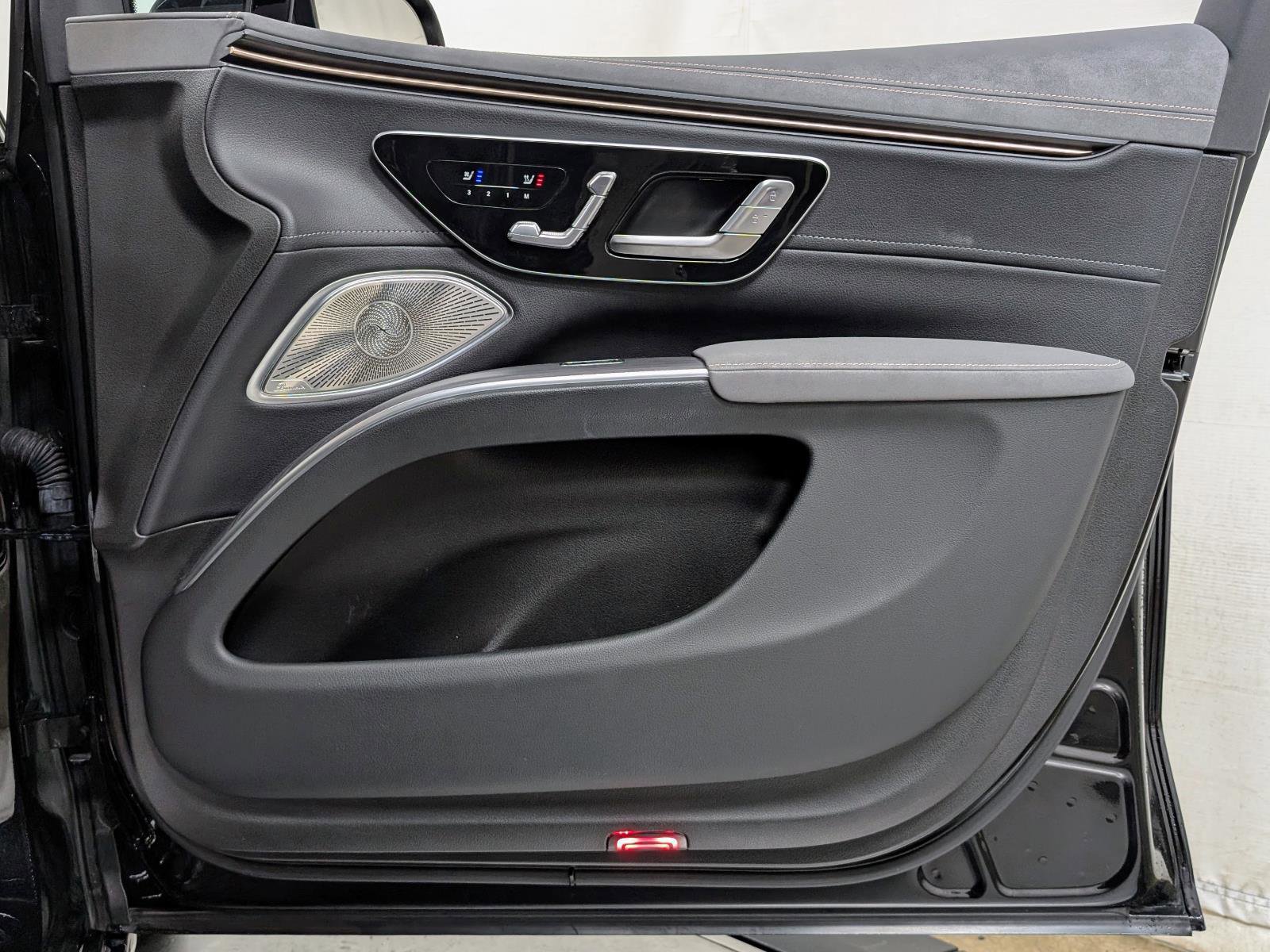 Used 2023 Mercedes-Benz EQS 450+ 4MATIC SUV image 29