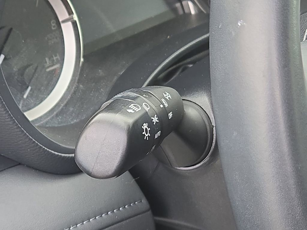 Used 2024 Toyota Highlander LE image 32