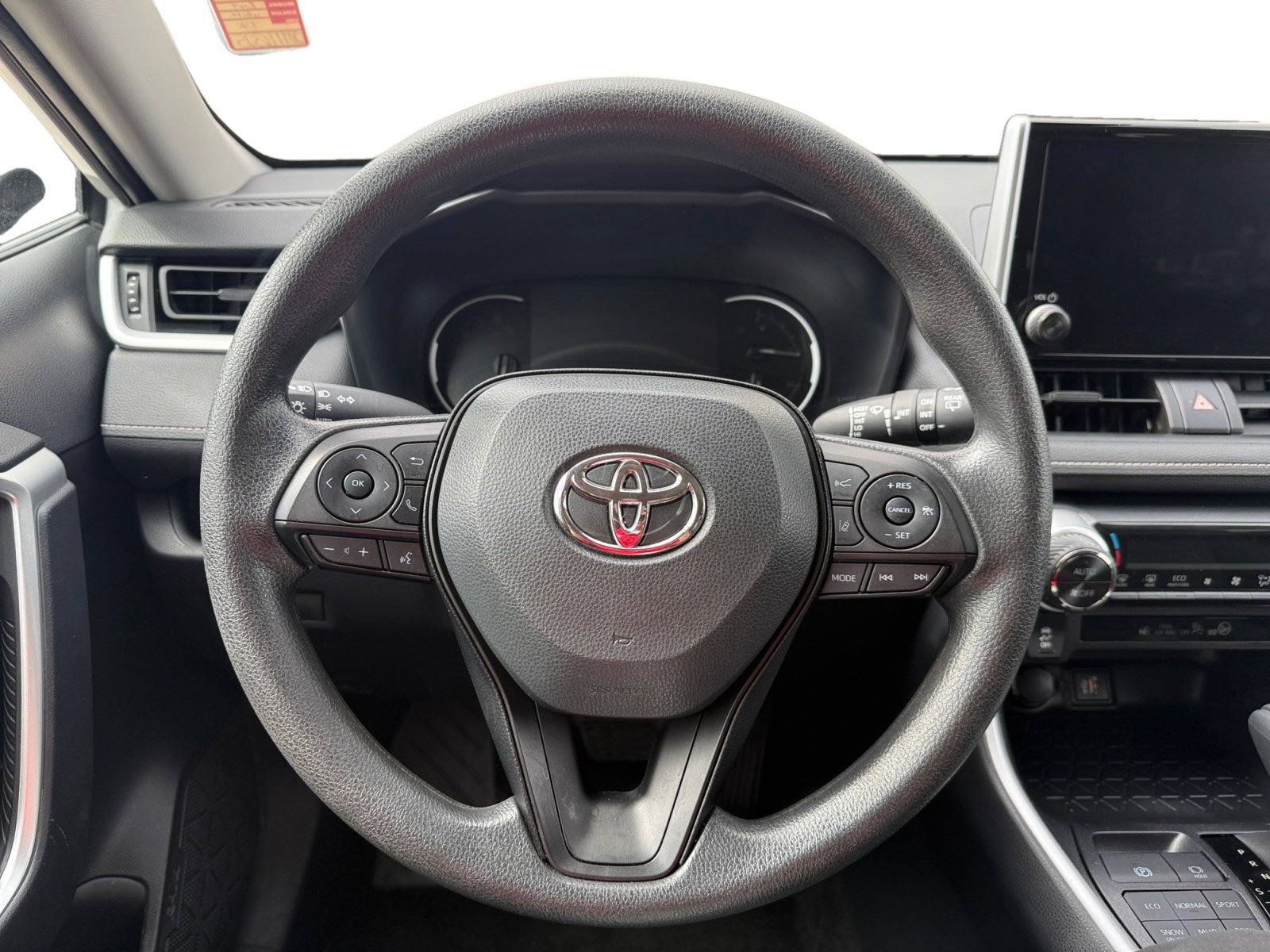 Used 2025 Toyota RAV4 XLE AWD/4WD image 11