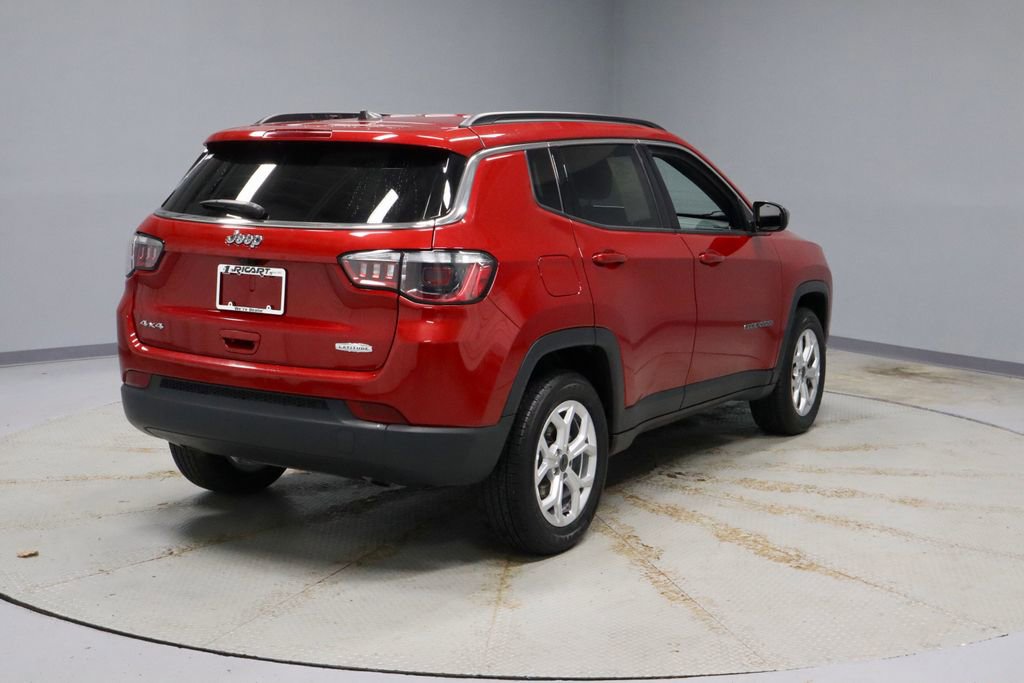 Used 2025 Jeep Compass Latitude AWD/4WD image 10