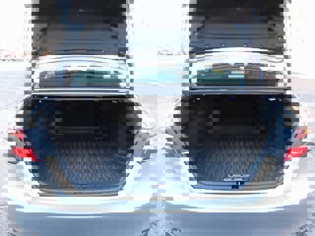 Used 2020 Toyota Camry LE image 11