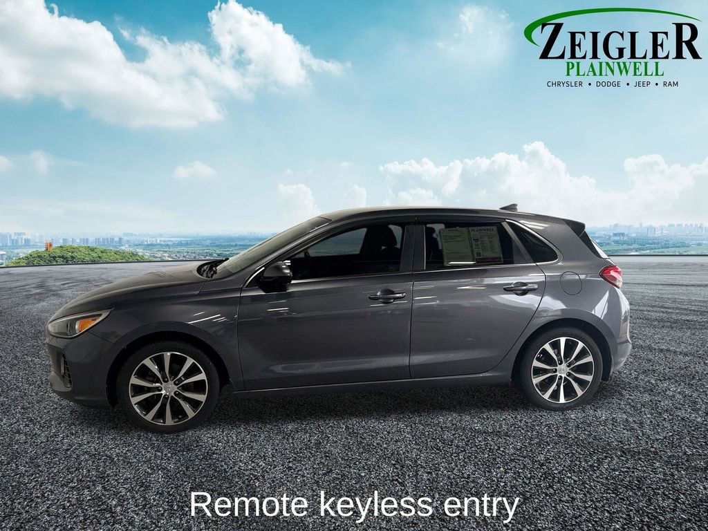 Used 2018 Hyundai Elantra GT FWD image 4