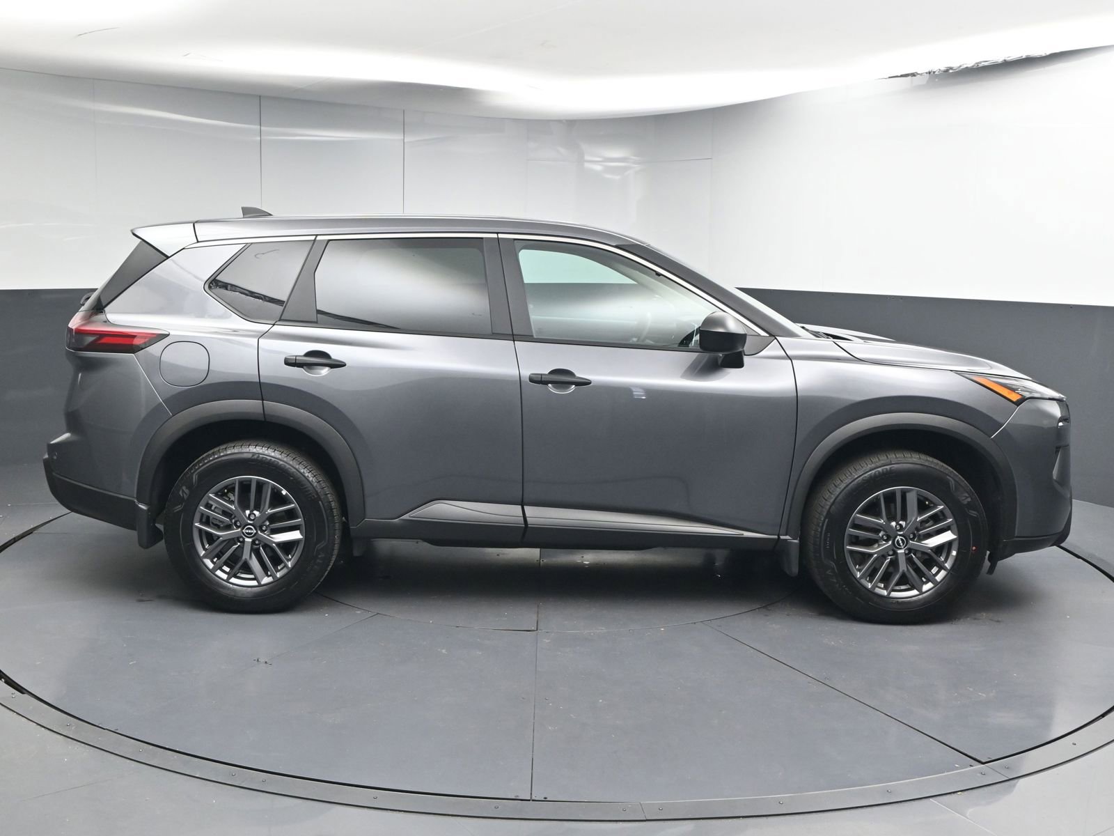 Used 2025 Nissan Rogue S image 8