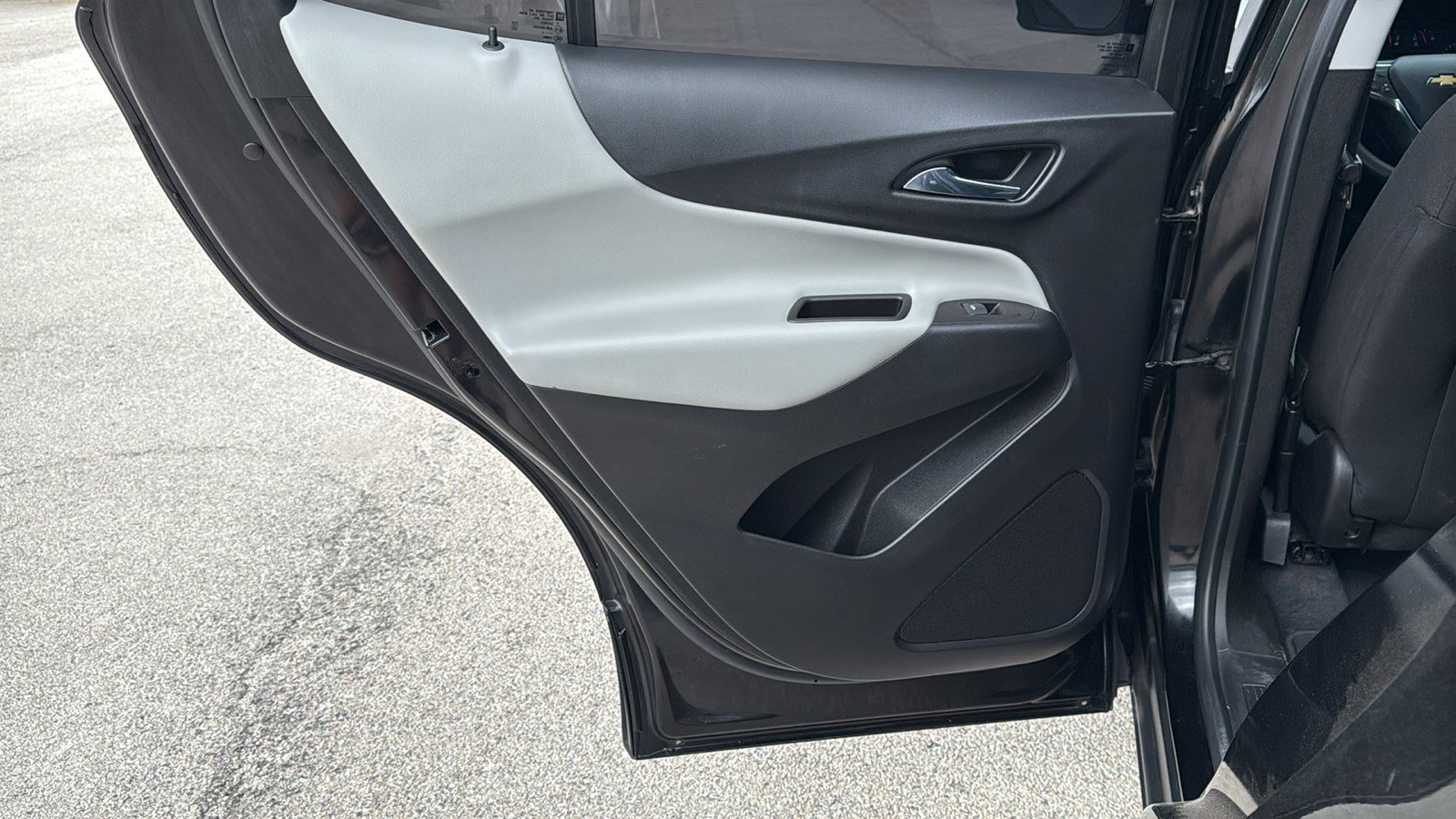 Used 2020 Chevrolet Equinox LS w/ LS Convenience Package image 13