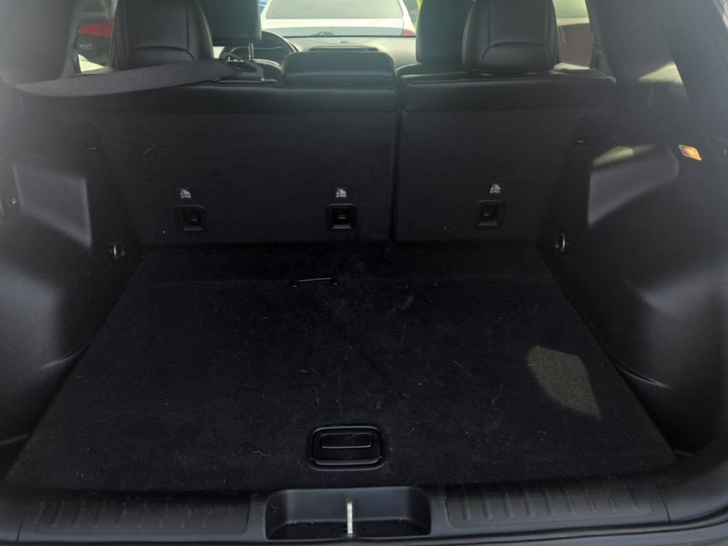 Used 2019 Jeep Cherokee Latitude Plus AWD/4WD image 9