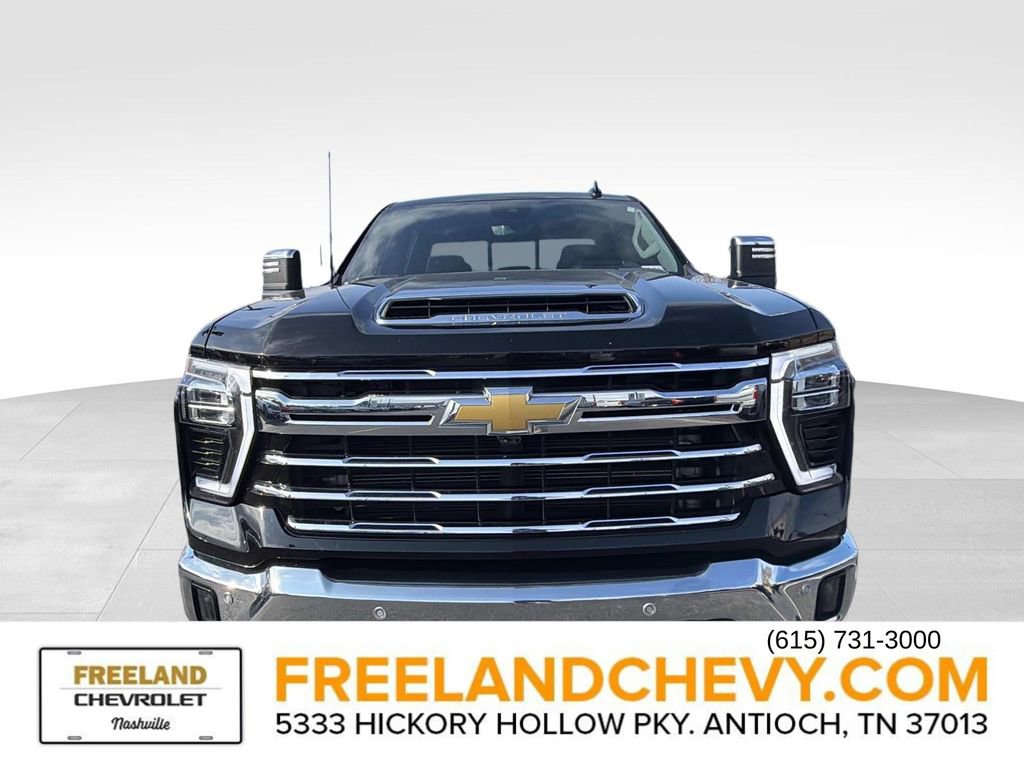 Used 2025 Chevrolet Silverado 2500 LTZ w/ LTZ Plus Package image 9