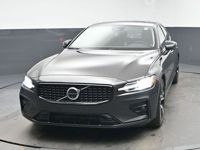 Used 2025 Volvo S60 B5 Plus image 3