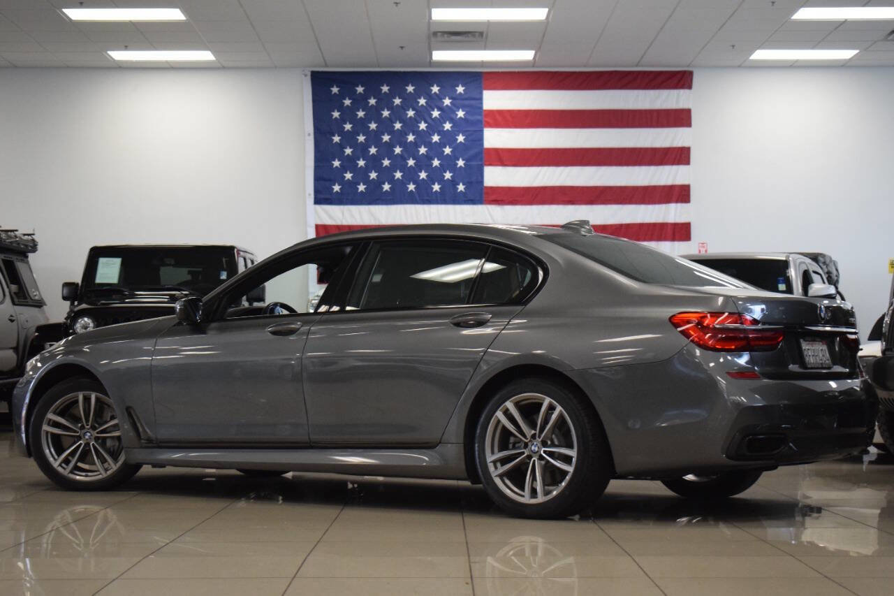 Used 2018 BMW 750i image 17