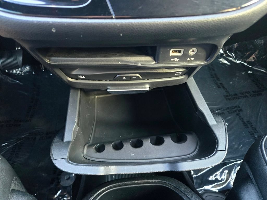Used 2019 Chrysler Pacifica Touring-L Plus w/ Advanced Safetytec Group FWD image 34