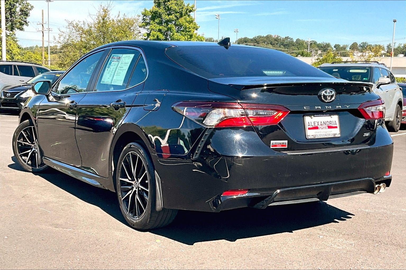 Used 2023 Toyota Camry SE FWD image 11