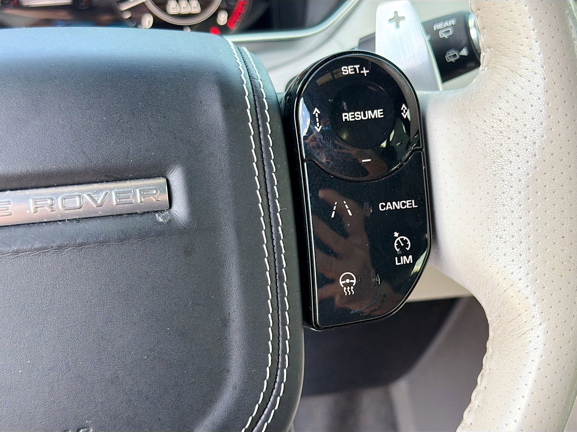 Used 2020 Land Rover Range Rover Sport SVR image 38