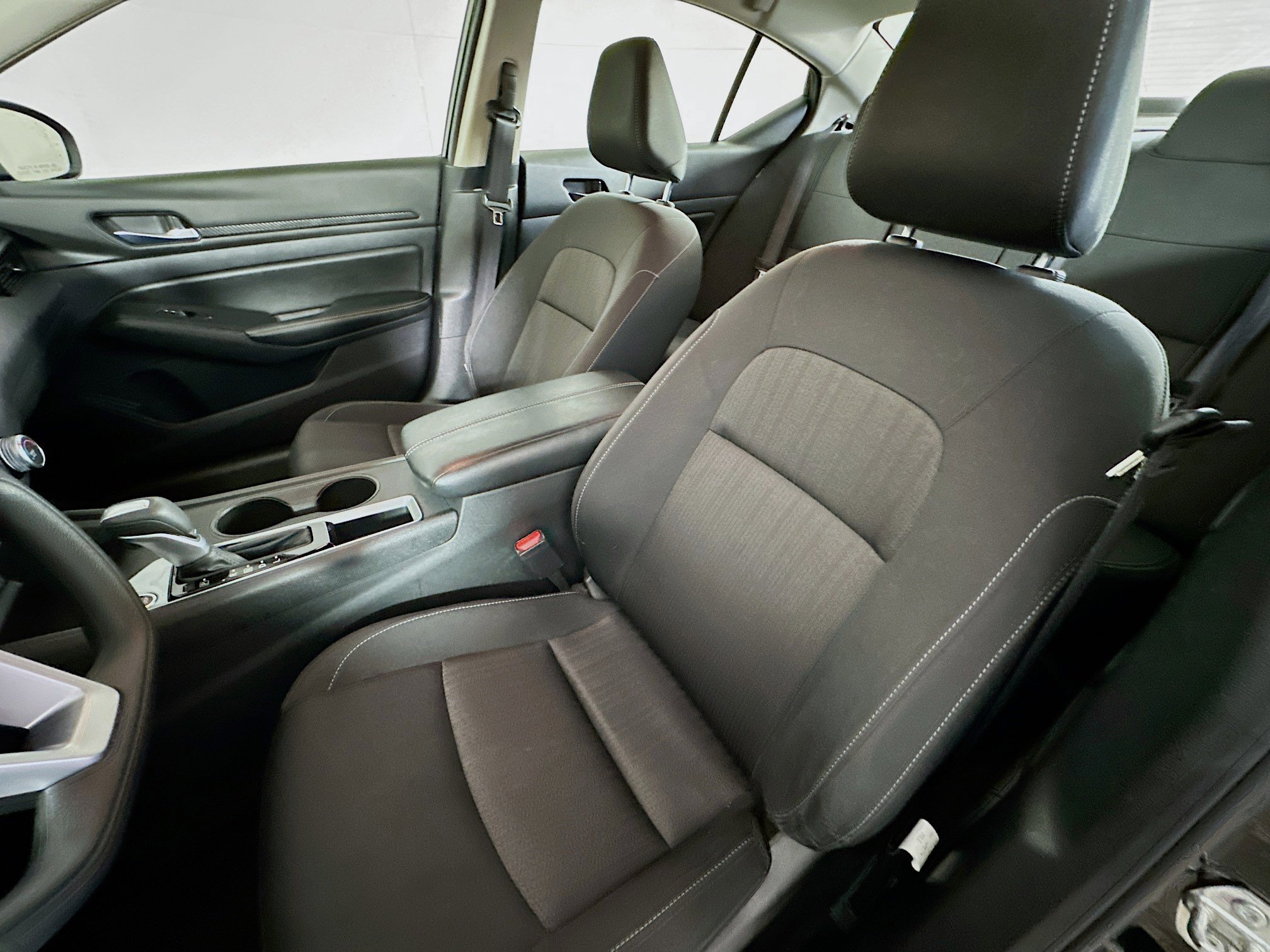 Used 2025 Nissan Altima 2.5 SV image 13