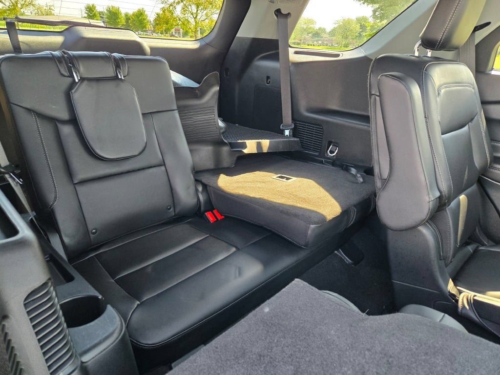 Certified 2023 Ford Explorer XLT w/ Equipment Group 202A AWD/4WD image 12
