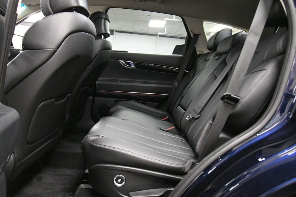 Used 2025 Genesis GV80 2.5T Standard AWD/4WD image 21