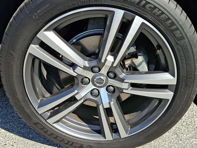 Used 2018 Volvo XC60 T5 Momentum w/ Vision Package AWD/4WD image 8