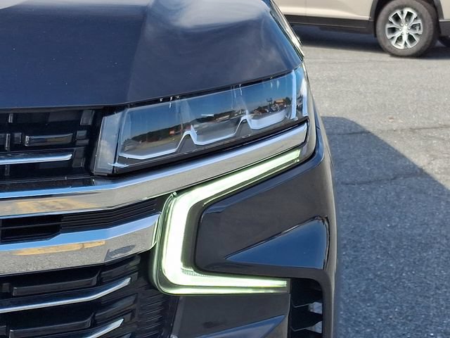 Used 2022 Chevrolet Suburban LT w/ Luxury Package AWD/4WD image 9
