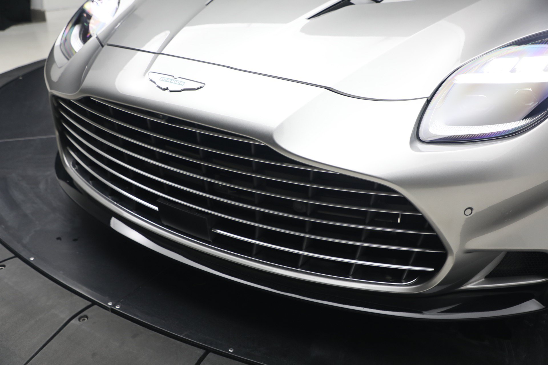 New 2026 Aston Martin Vanquish RWD image 31