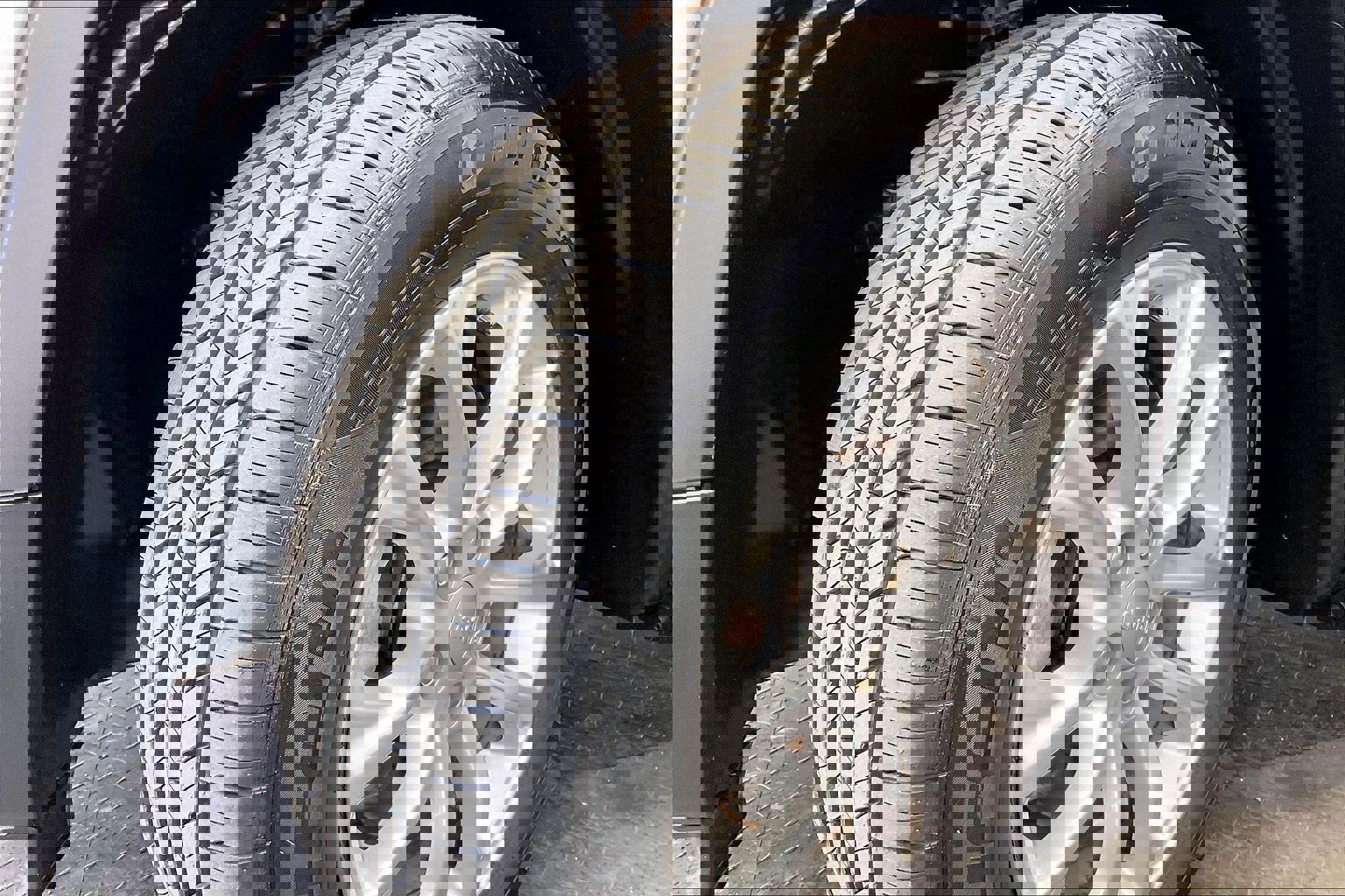 Used 2019 Jeep Cherokee Latitude w/ Popular Appearance Group image 32