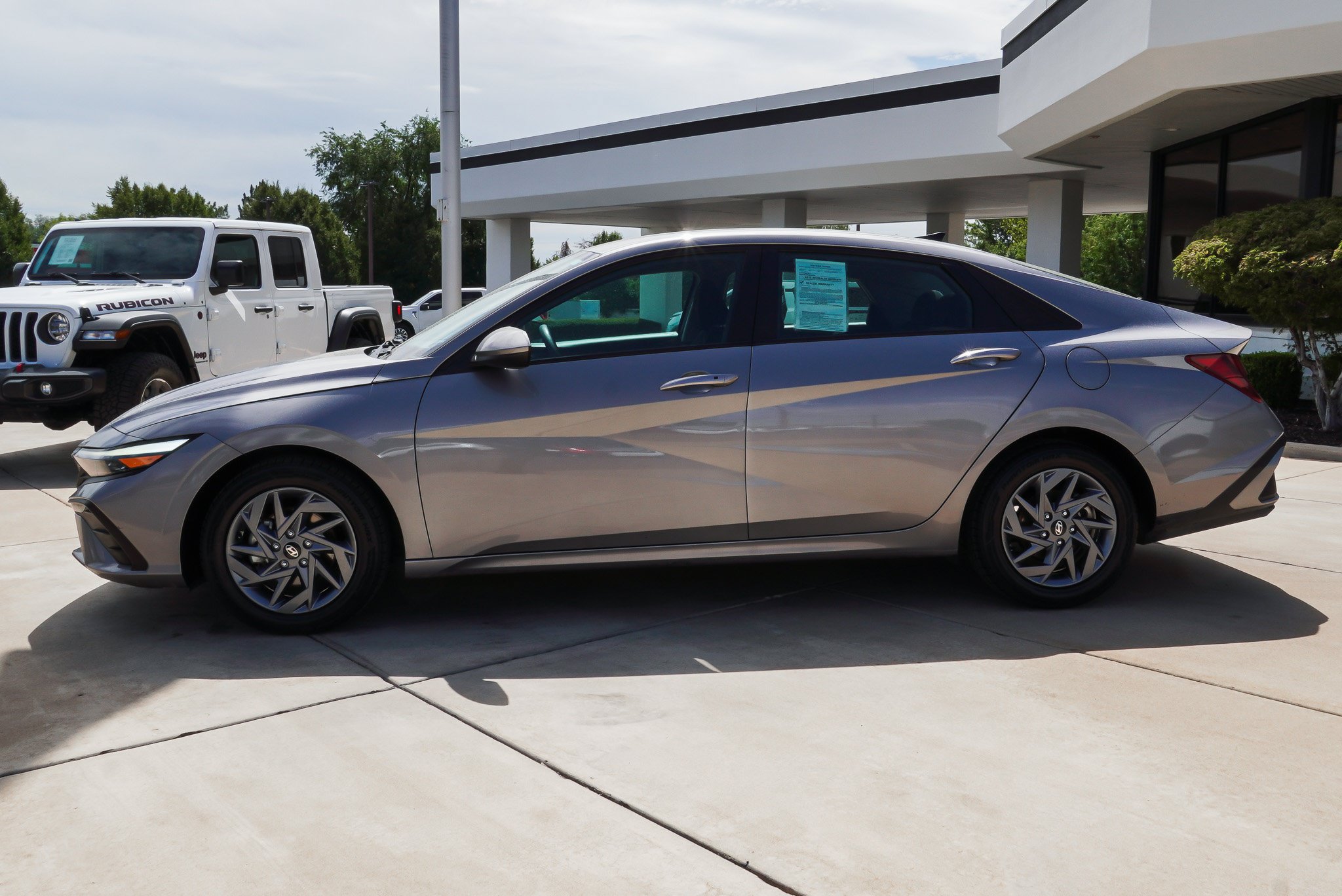 Used 2024 Hyundai Elantra SEL FWD image 5