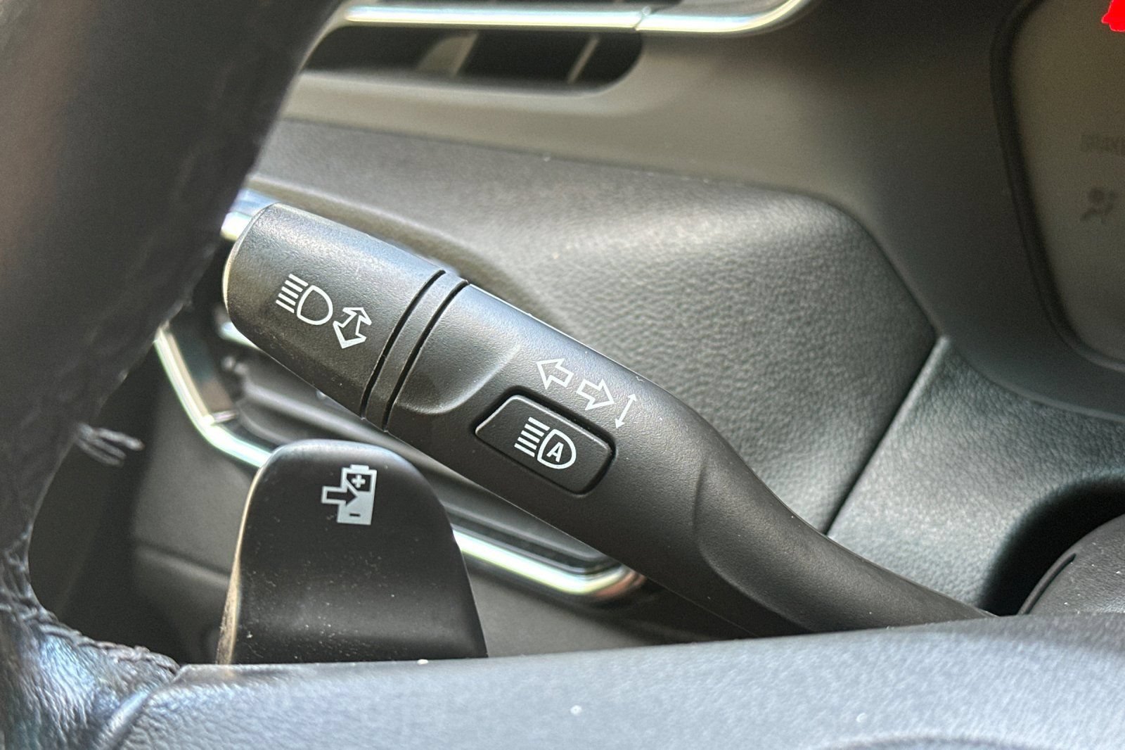 Used 2023 Chevrolet Bolt LT w/ Infotainment Package FWD image 36