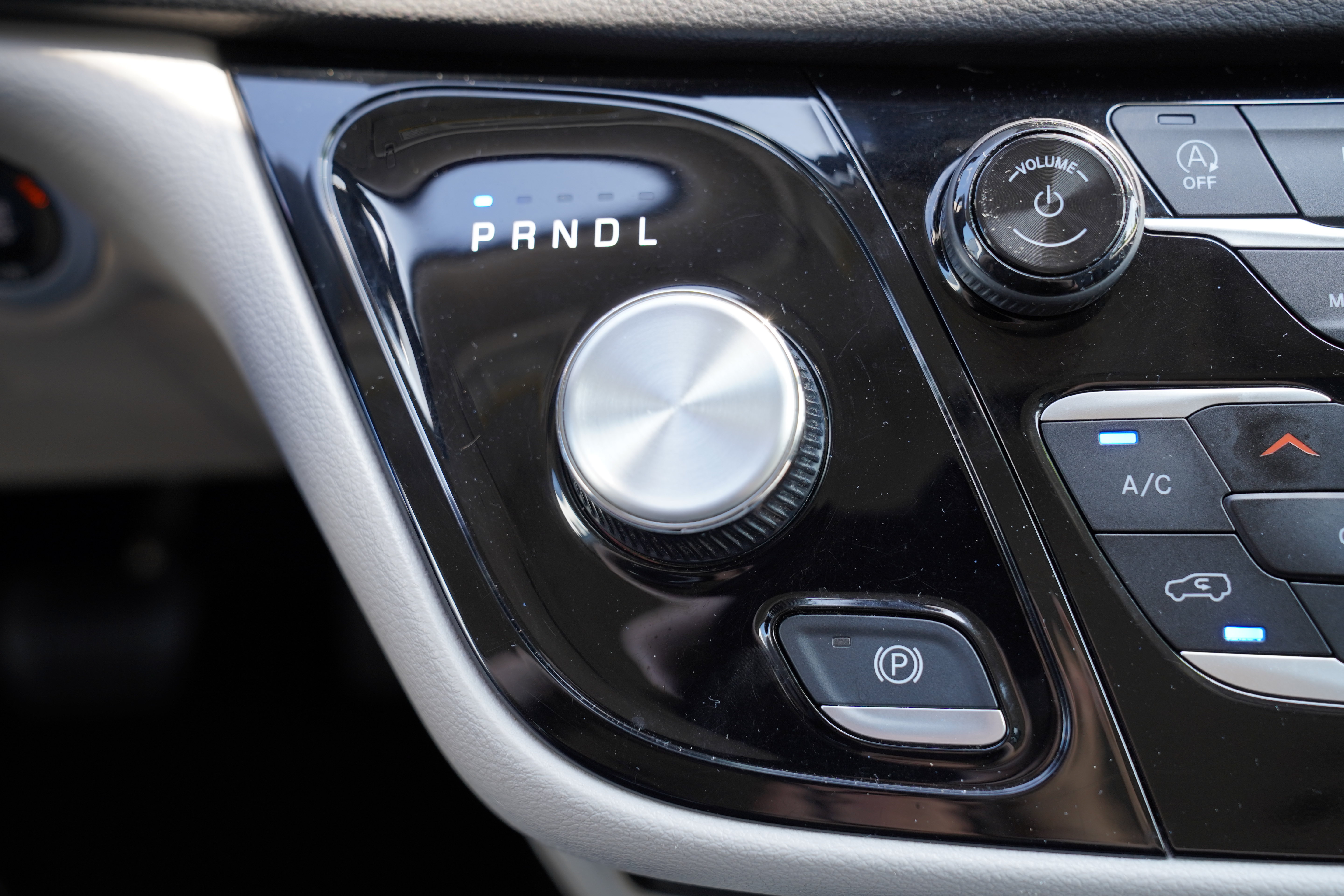 Used 2024 Chrysler Pacifica Touring-L FWD image 28