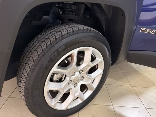 Used 2017 Jeep Renegade Latitude AWD/4WD image 29