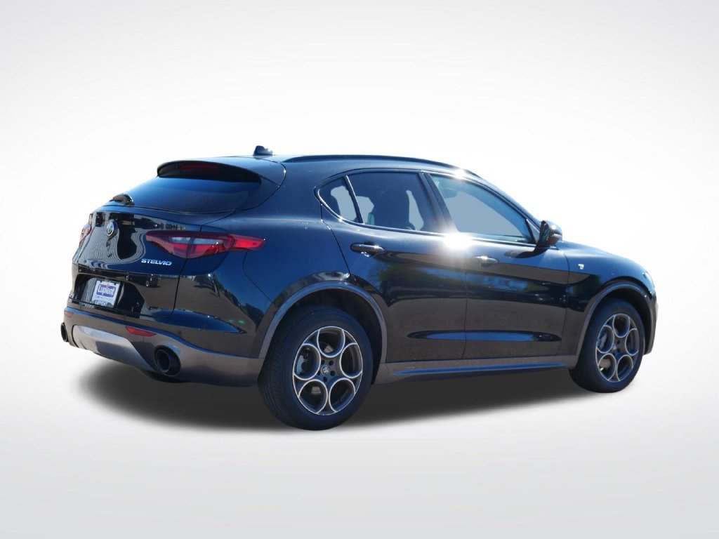 Used 2023 Alfa Romeo Stelvio Ti AWD/4WD image 5