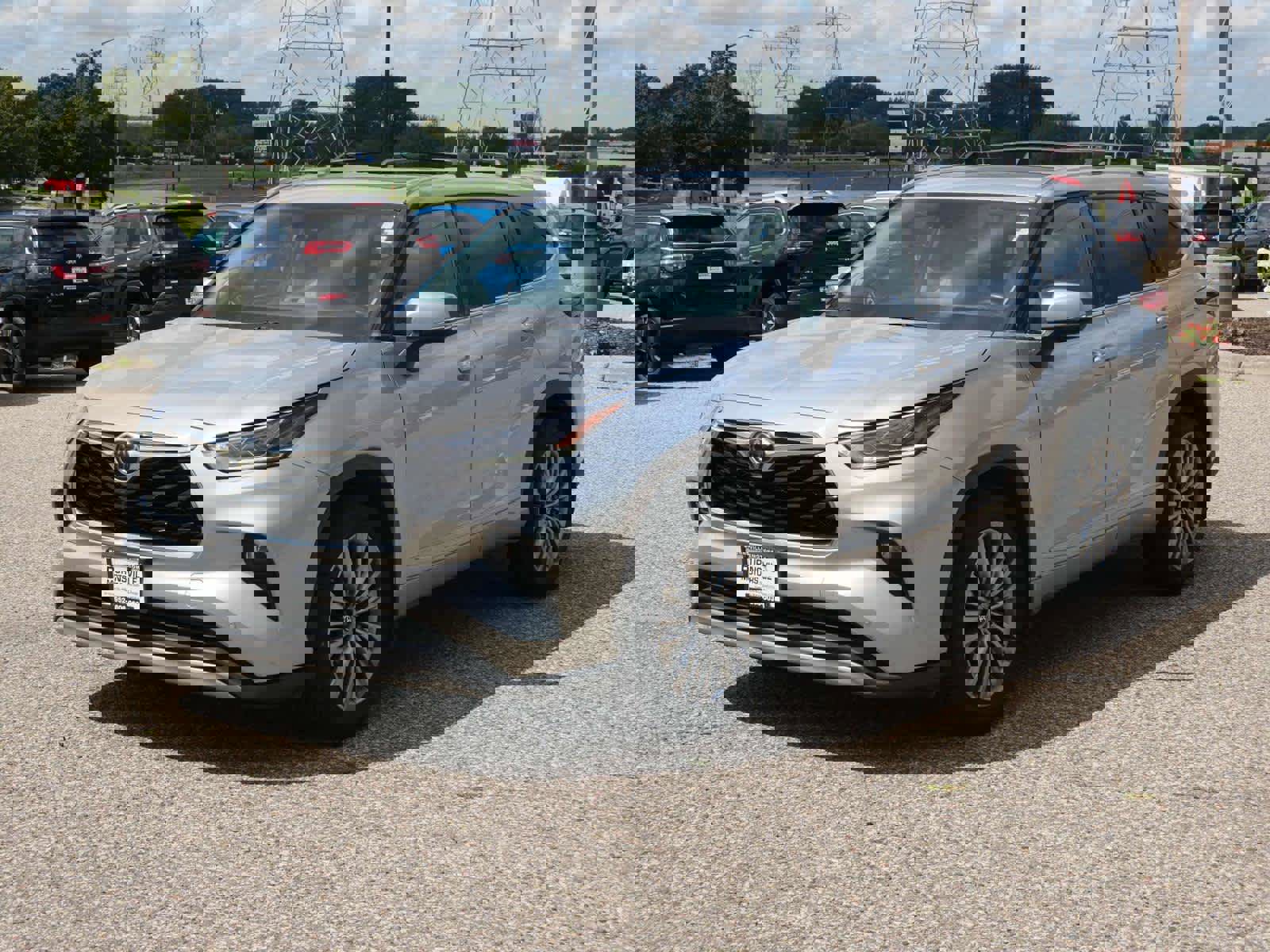 Used 2020 Toyota Highlander Platinum image 3