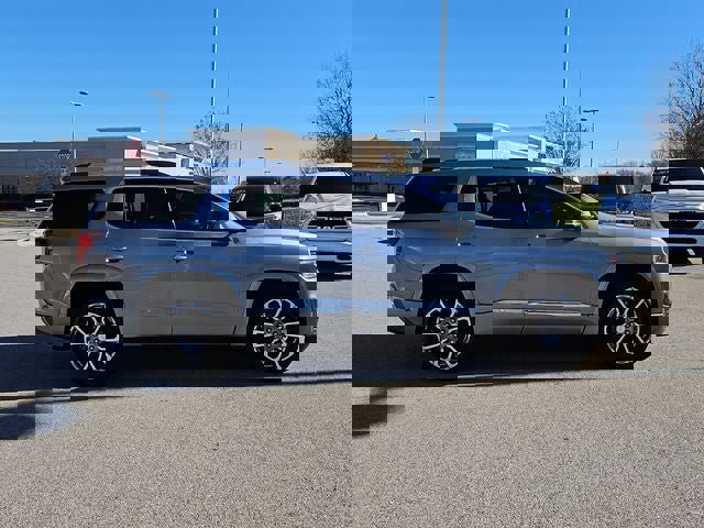 Used 2023 GMC Acadia Denali image 11