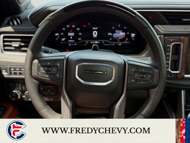 Used 2024 GMC Yukon Denali Ultimate AWD/4WD image 10