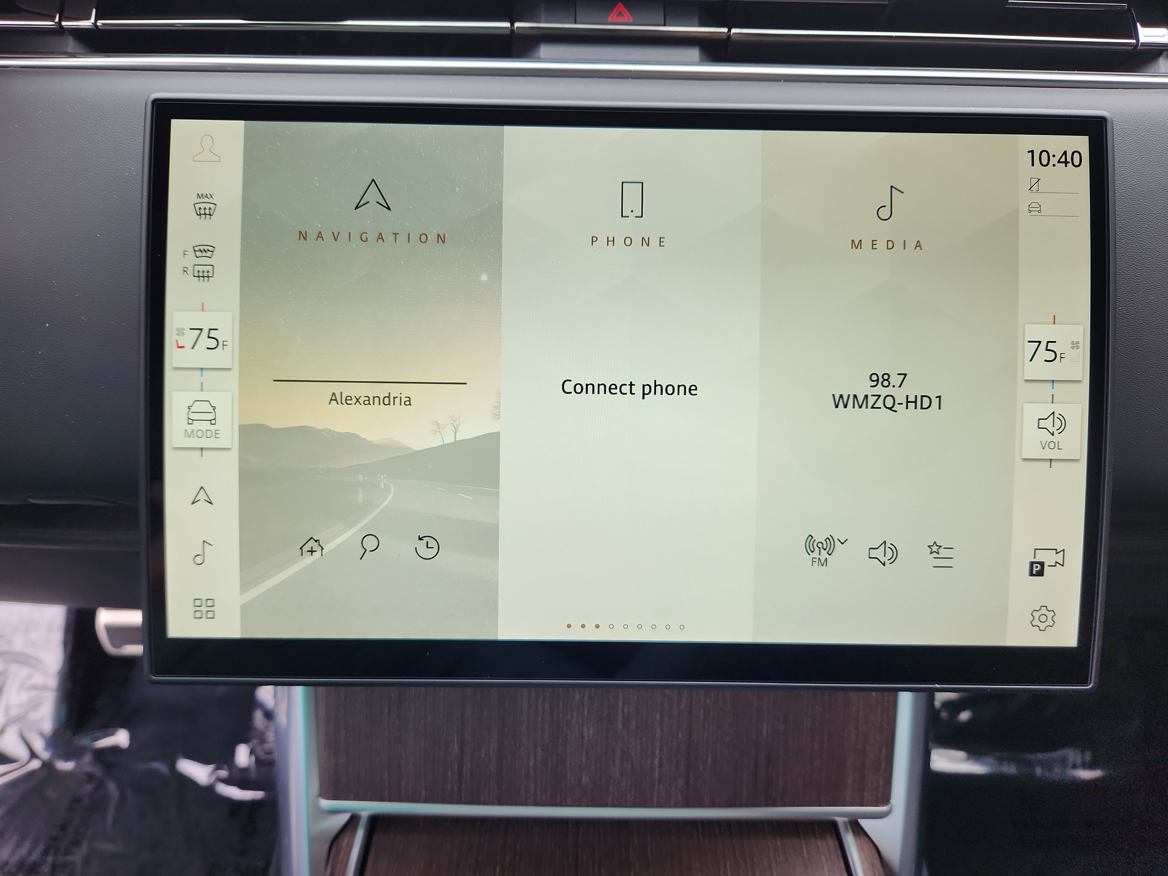 New 2025 Land Rover Range Rover SE image 17