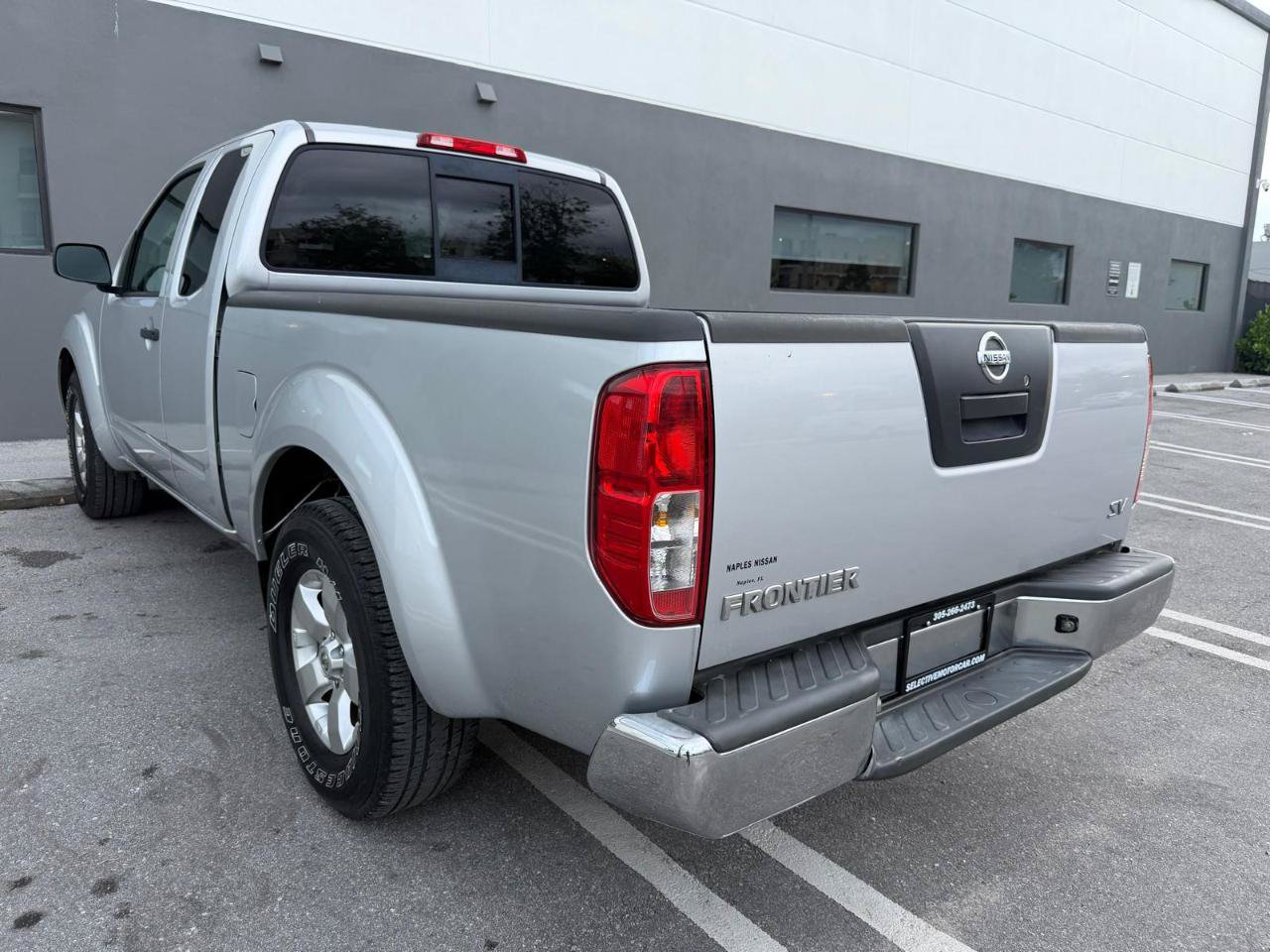 Used 2012 Nissan Frontier SV RWD image 4