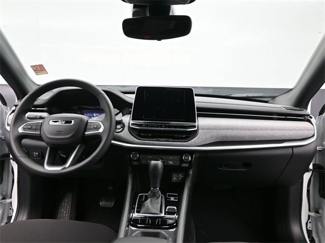 Used 2025 Jeep Compass Sport image 17