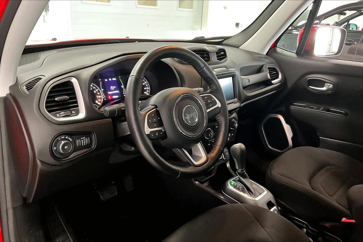 Used 2018 Jeep Renegade Latitude w/ Cold Weather Group AWD/4WD image 2