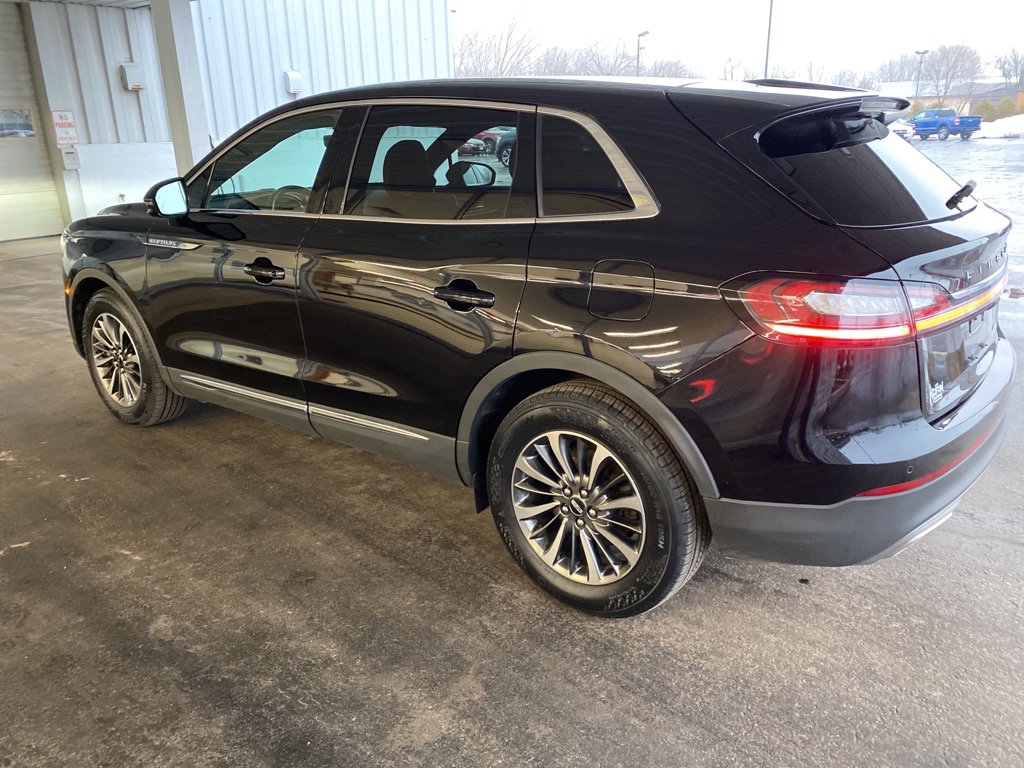 Used 2019 Lincoln Nautilus Select image 3