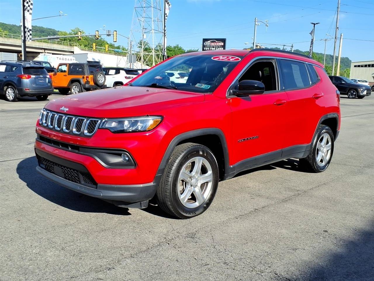 Used 2024 Jeep Compass Latitude AWD/4WD image 3