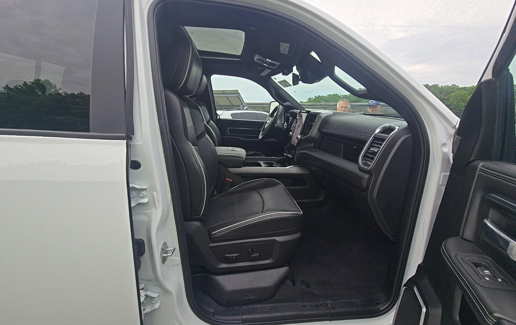 Used 2025 RAM 2500 Laramie AWD/4WD image 3