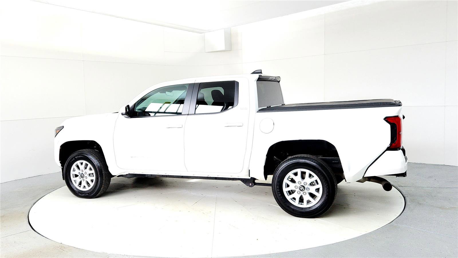 Certified 2025 Toyota Tacoma SR5 image 4