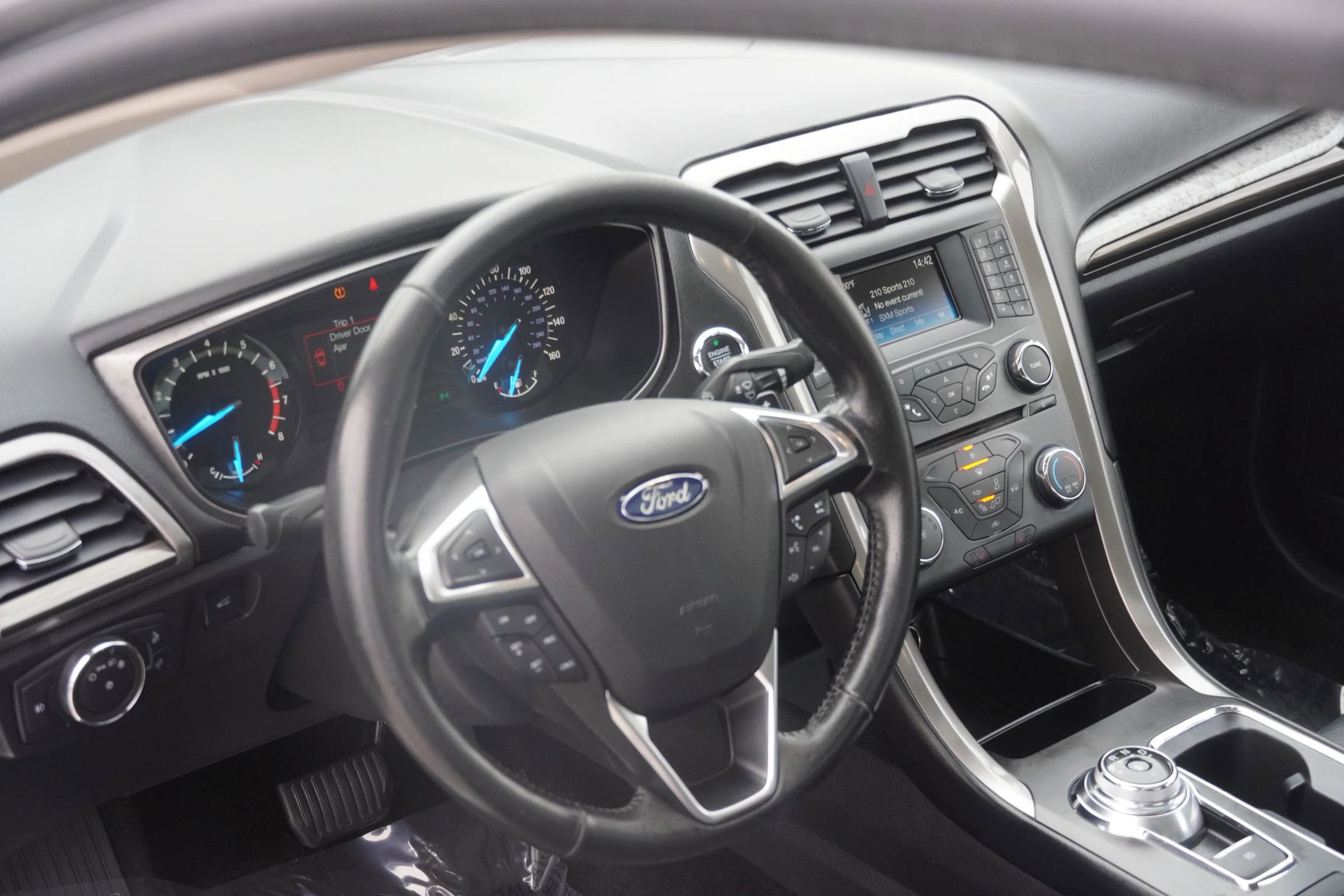 Used 2017 Ford Fusion SE image 8