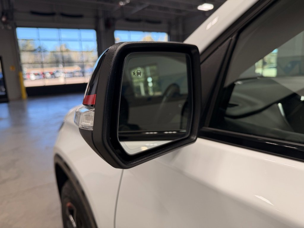 Used 2024 Chevrolet Traverse Premier image 23