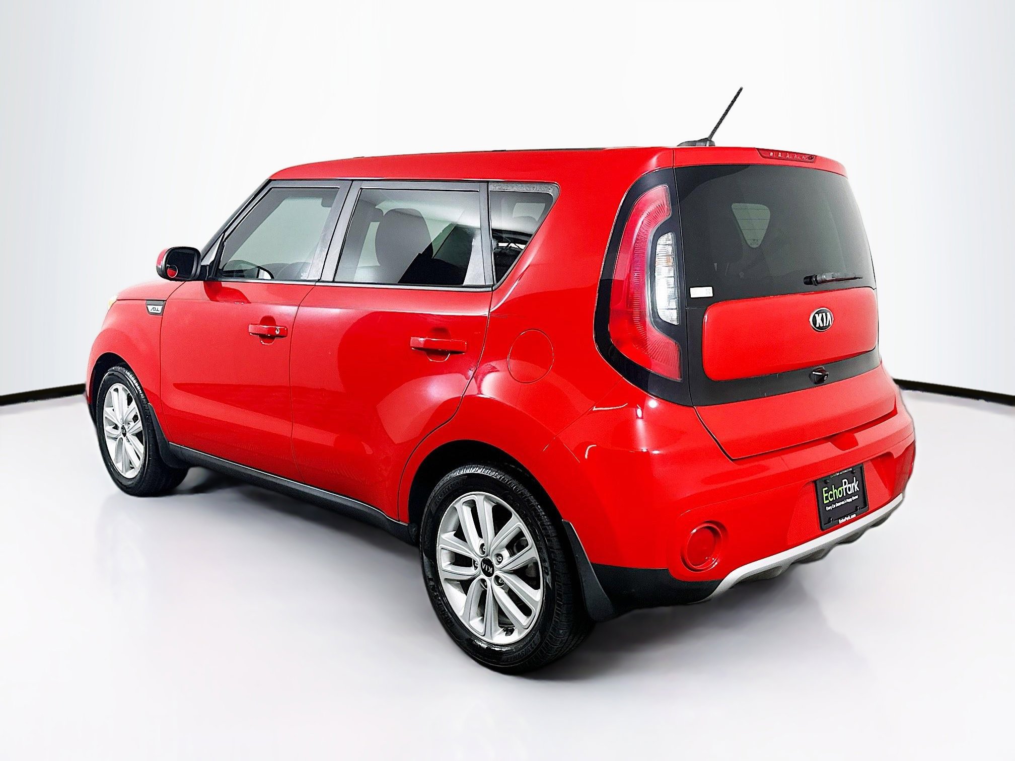 Used 2018 Kia Soul + image 5