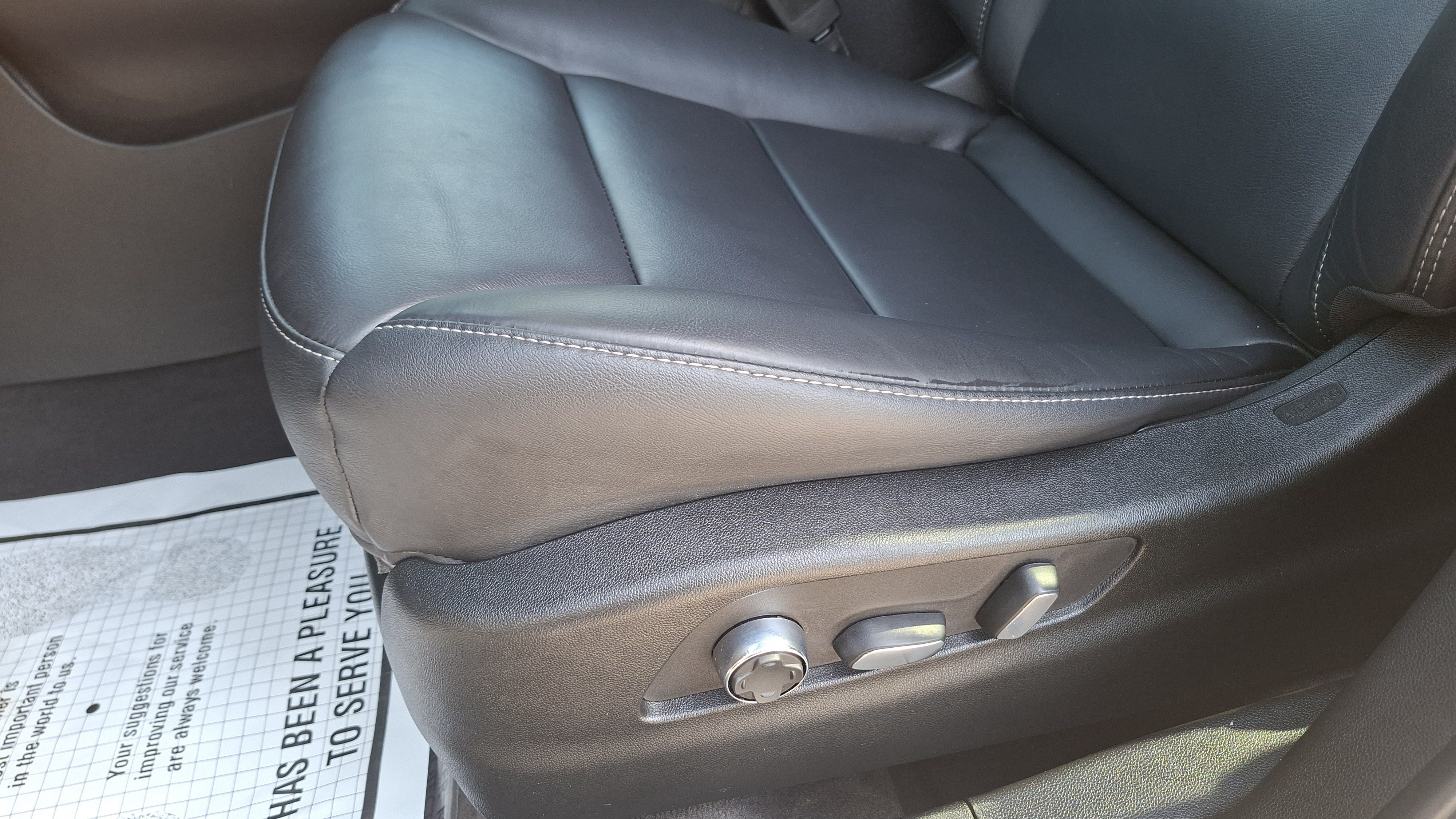 Used 2025 Cadillac XT4 Premium Luxury FWD image 18