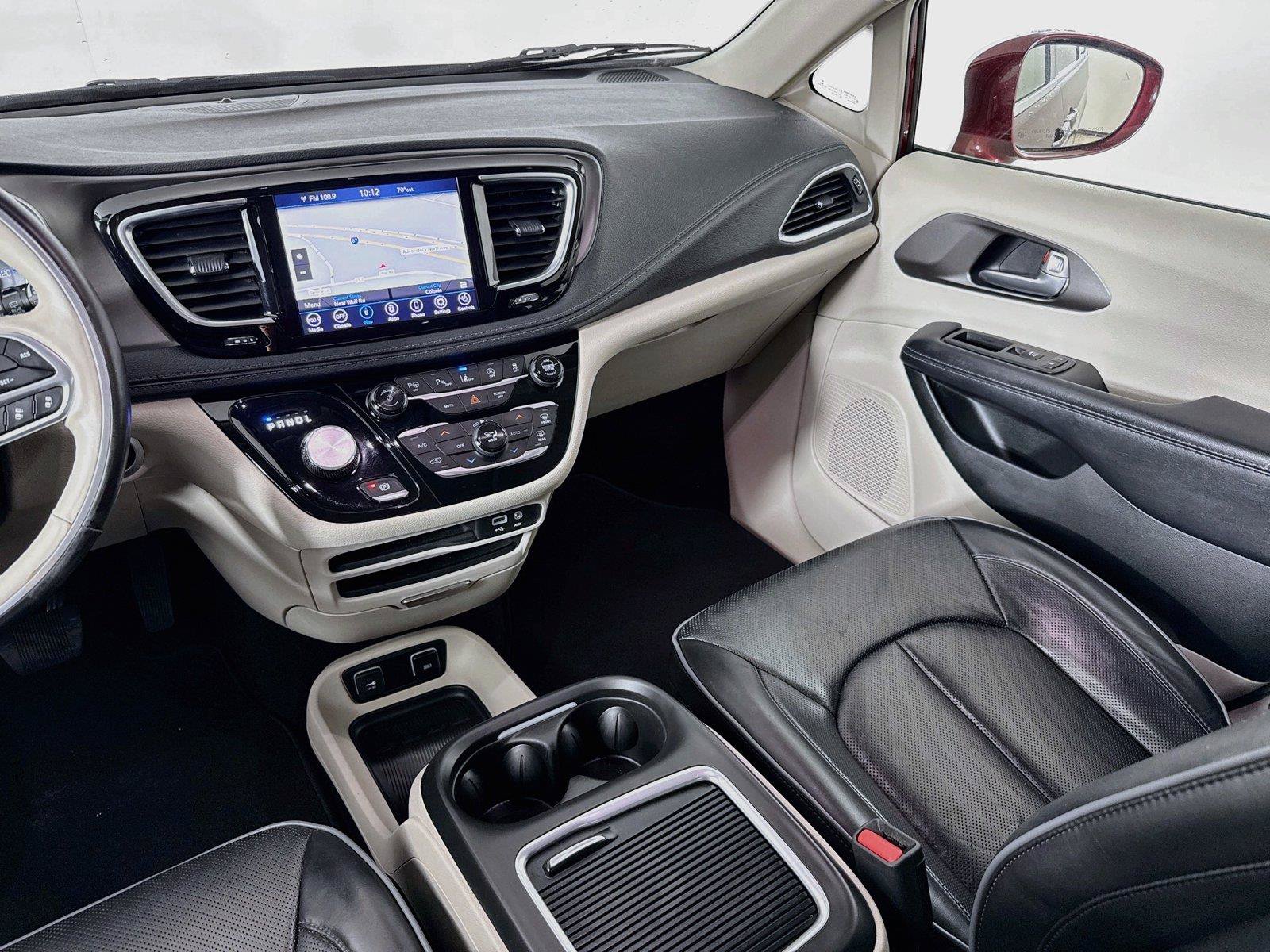 Used 2019 Chrysler Pacifica Limited w/ Advanced Safetytec Group FWD image 24