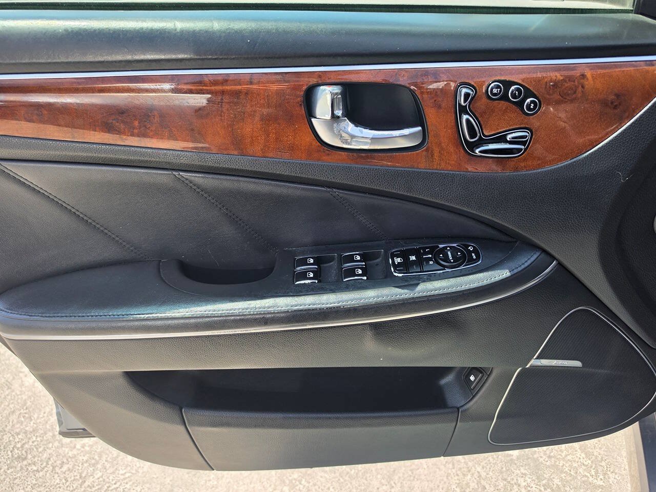 Used 2016 Hyundai Equus Signature RWD image 18