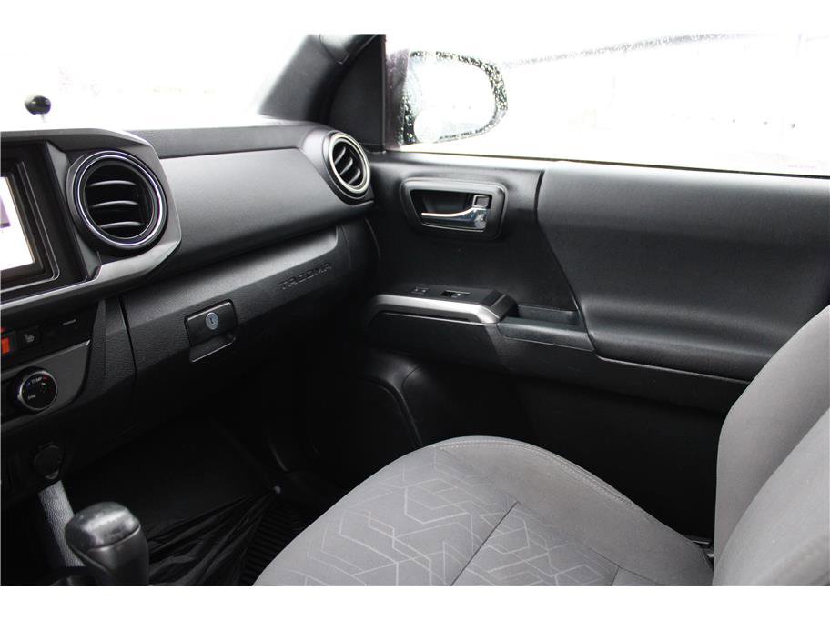 Used 2017 Toyota Tacoma TRD Off-Road w/ Premium & Technology Package image 31